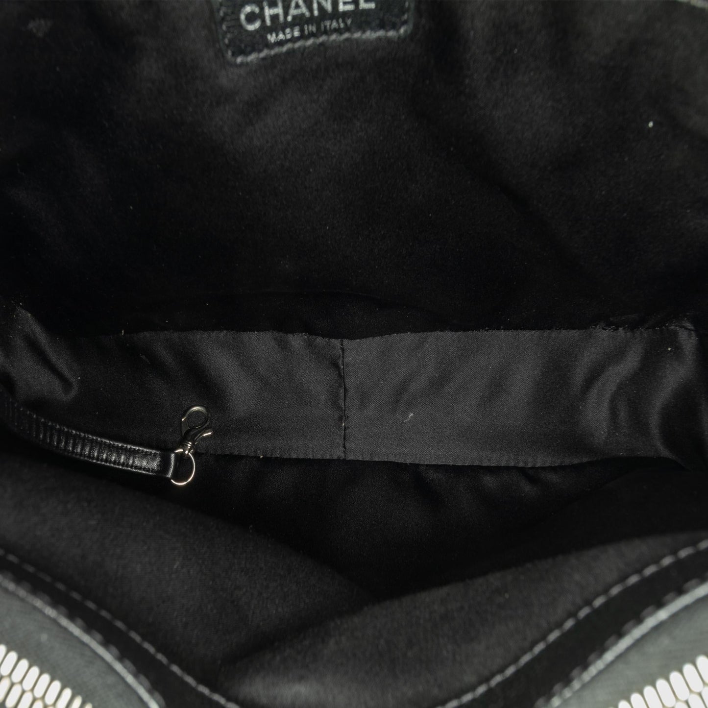 Chanel Caviar Grand Shopping Tote (SHG-UJa5nr)