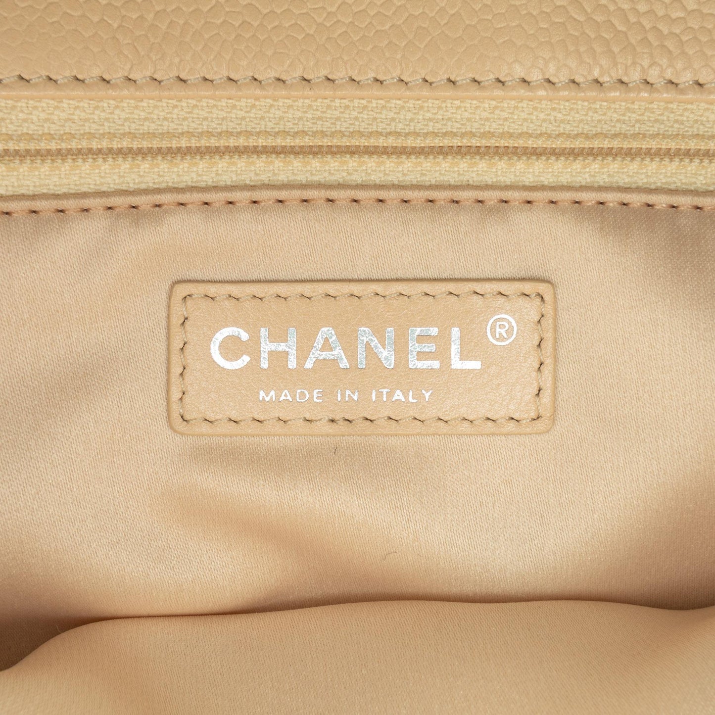 Chanel Caviar Grand Shopping Tote (SHG-wtRDYo)