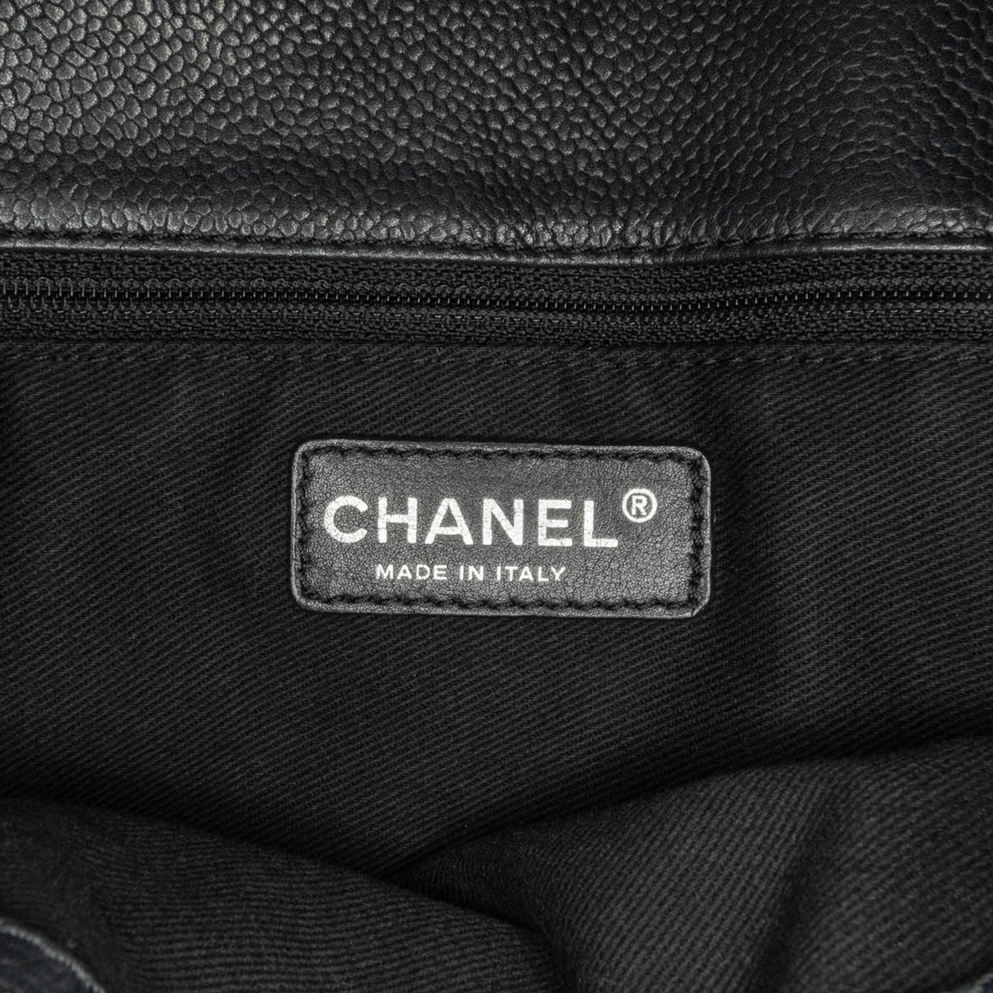 Chanel Caviar Grand Shopping Tote (SHG-UvGGph)
