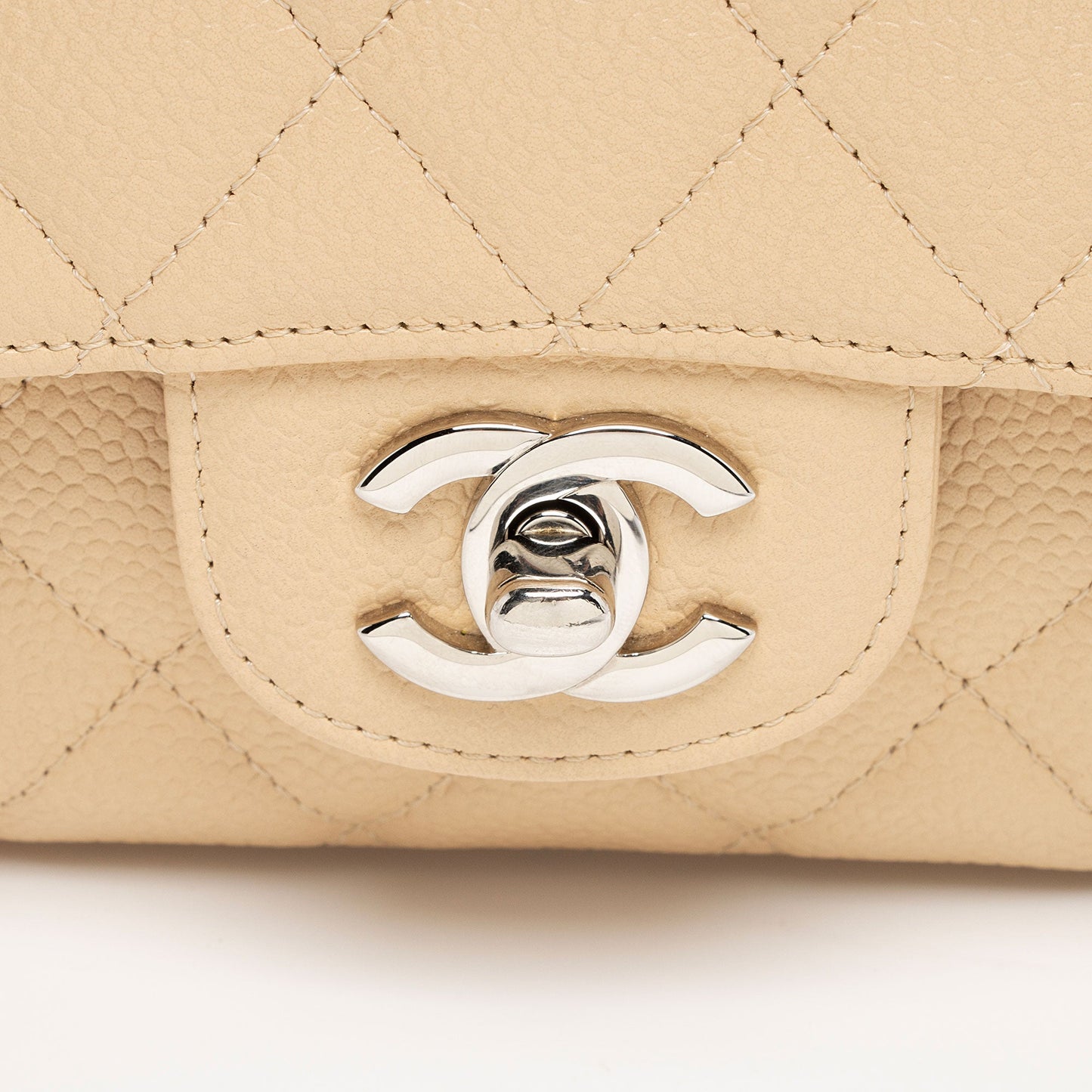 Chanel Caviar Leather Classic Medium Double Flap Bag (SHF-XFQF4l)