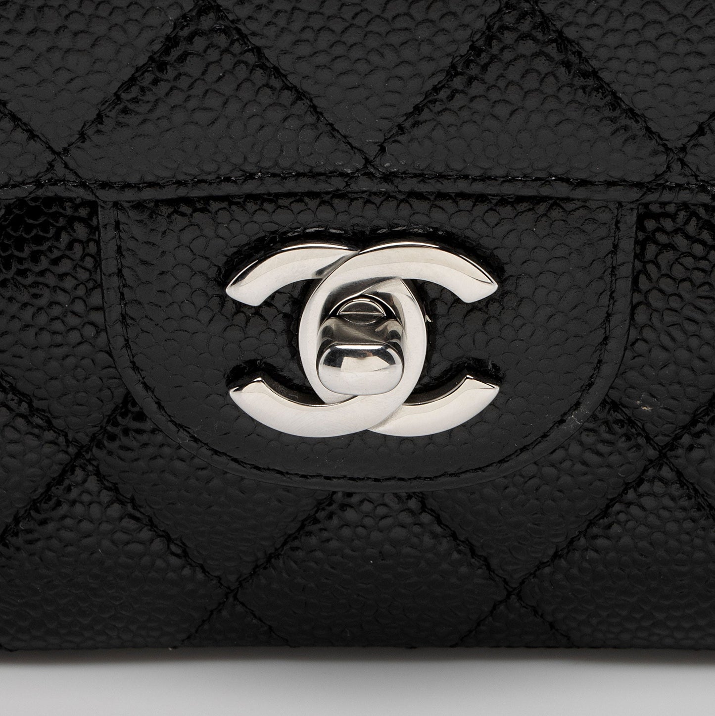 Chanel Caviar Leather Classic Medium Double Flap Bag (SHF-Xtaxo5)