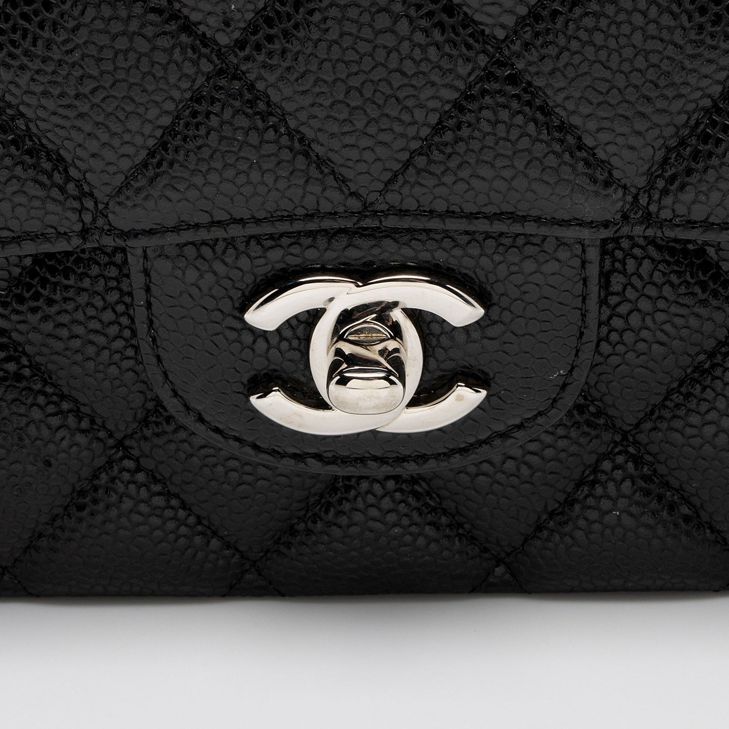 Chanel Caviar Leather Classic Medium Double Flap Bag (SHF-QtEapM)