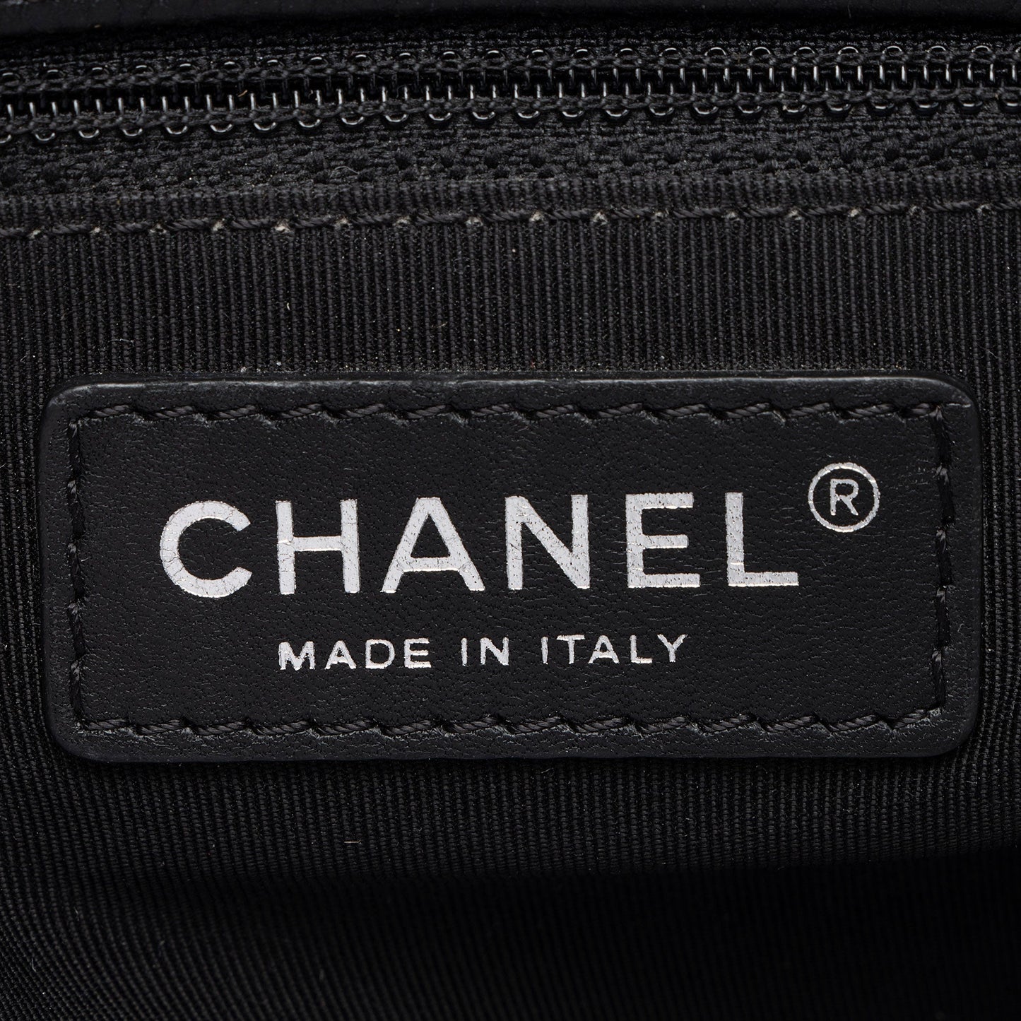 Chanel Caviar Leather Fold In Flap Top Tote (SHF-yvfNuJ)