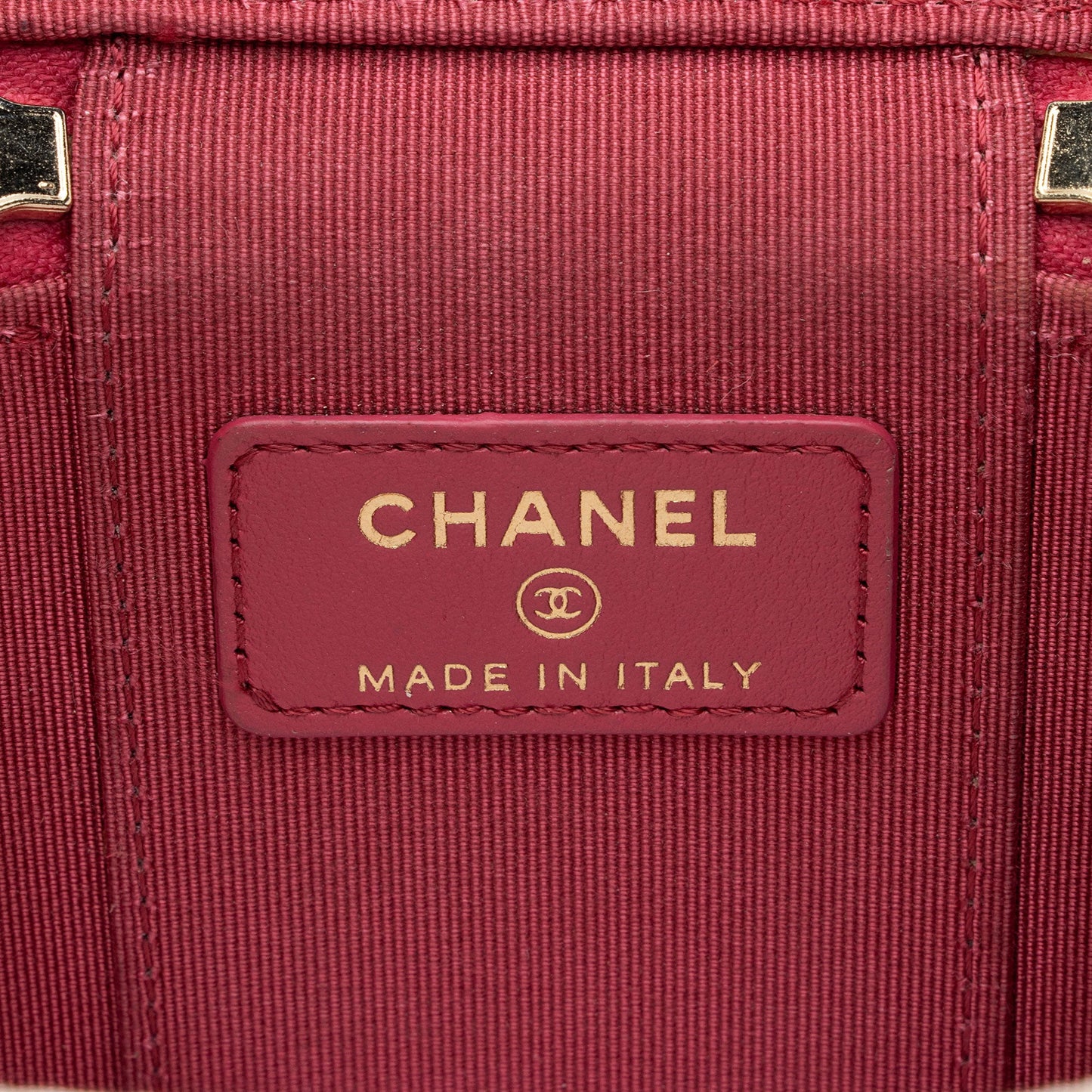 Chanel Caviar Leather Mini Vanity Case with Chain (SHF-hUSnvn)