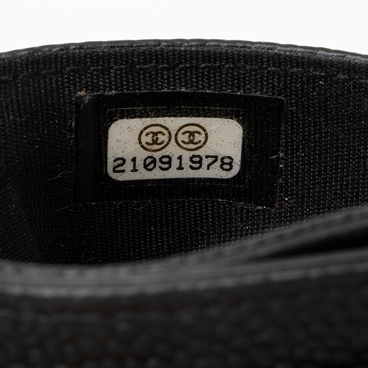 Chanel Caviar Leather Timeless CC Card Holder (SHF-RcPyJg)