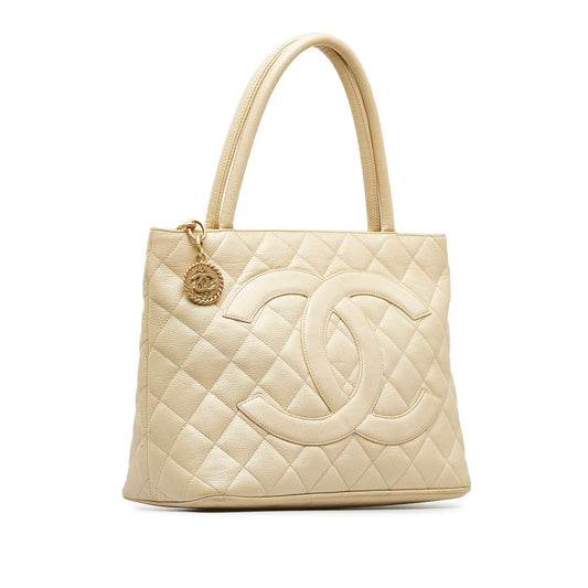 Luxury Chanel Caviar Medallion Tote (SHG-tHvBQP)