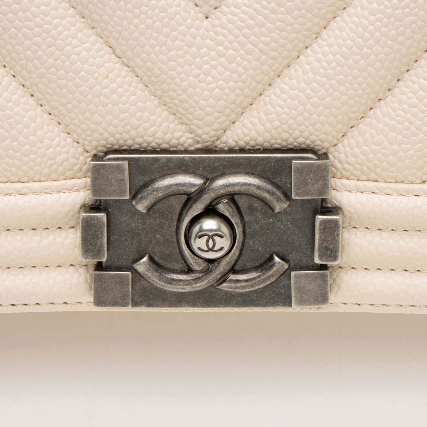 Chanel Chevron Caviar Leather Old Medium Boy Bag (SHF-00KAcN)