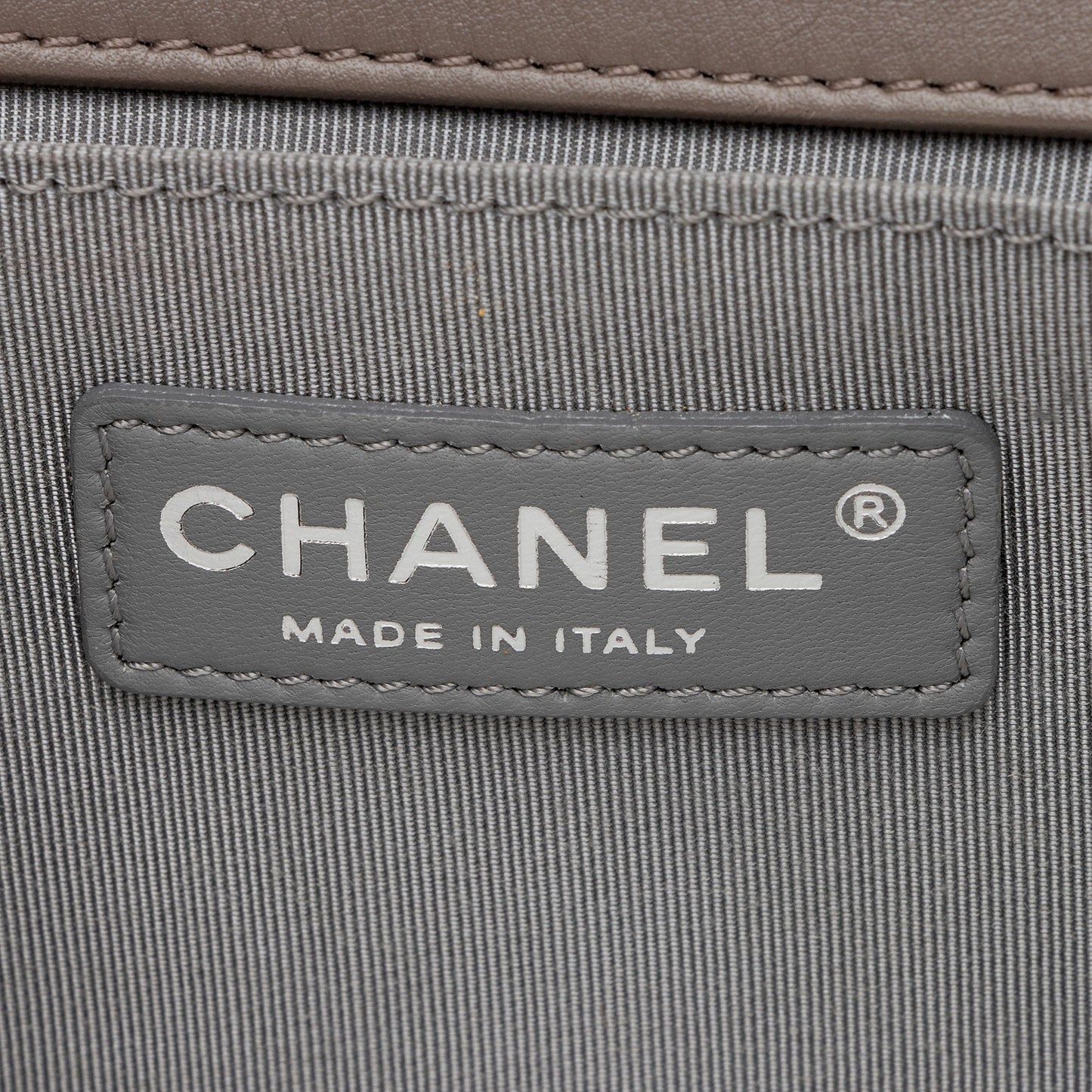 Chanel Chevron Lambskin Old Medium Boy Bag (SHF-fEUBkq)
