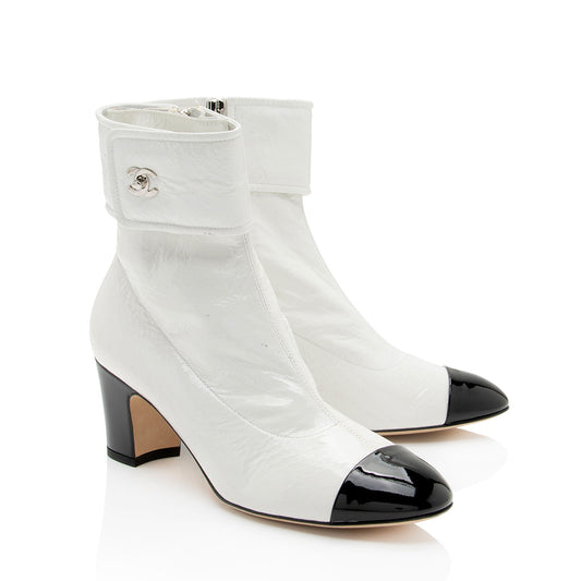 Chanel Crinkled Patent Leather CC Turnlock Cap Toe Boots - Size 8.5 / 38.5 (SHF-lpj5st)