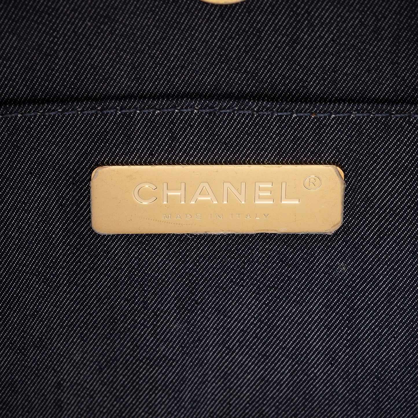Chanel Crumpled Calfskin En Vogue Round Shoulder Bag