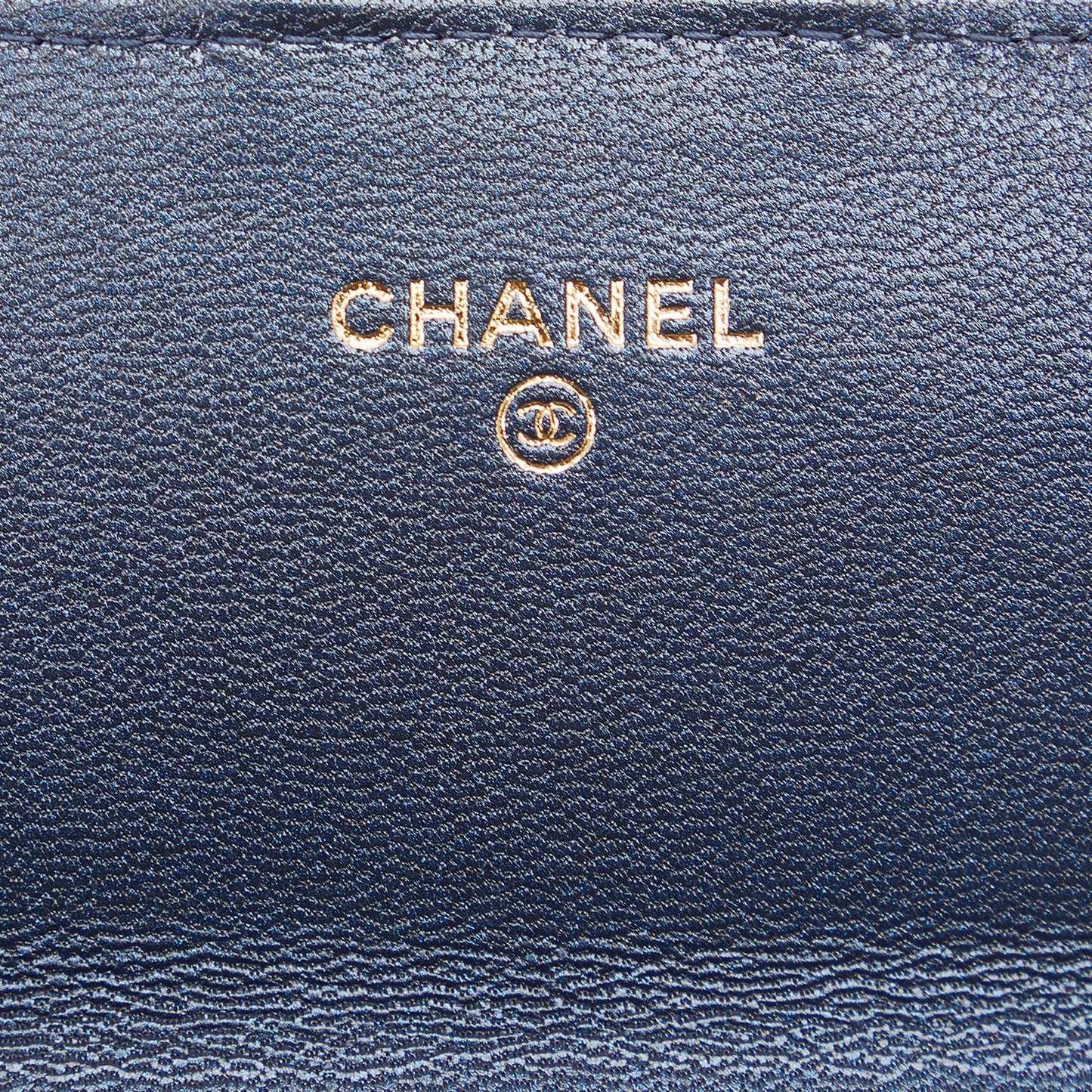 Chanel Goatskin Chic Pearls Clutch With Chain (SHG-6JqQUh)