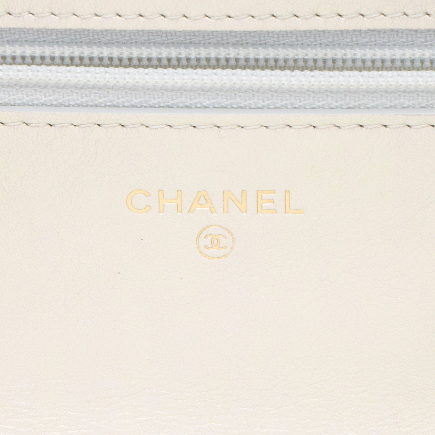 Chanel Iridescent Lambskin 19 Wallet on Chain (SHF-Q3iEEa)