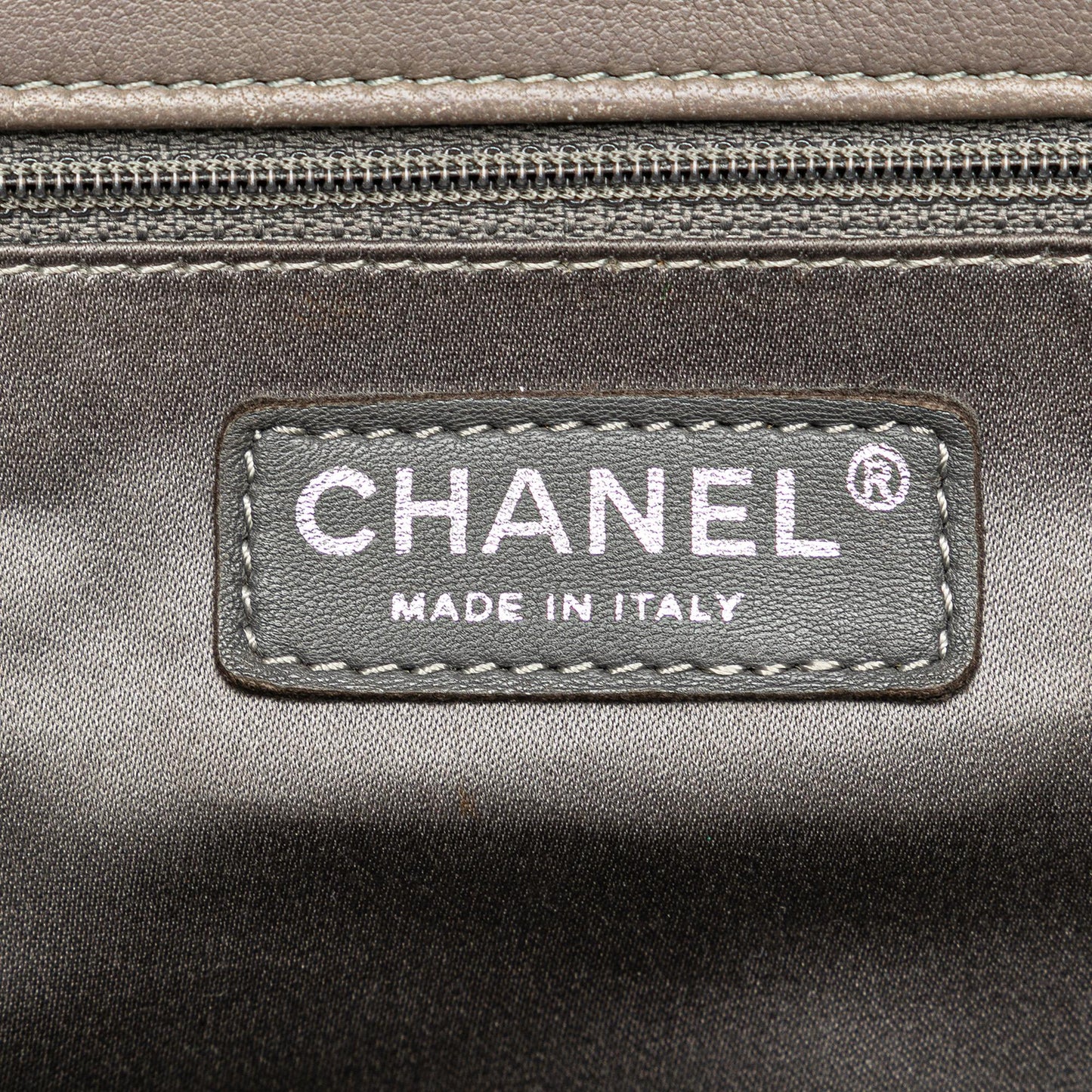 Chanel Jumbo CC Lambskin Vertical Stitch Single Flap (SHG-aklE2G)