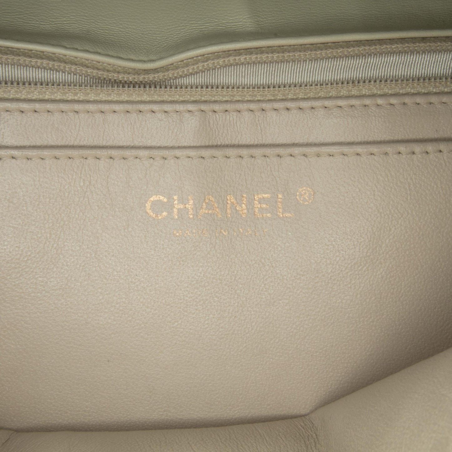 Chanel Jumbo Classic Lambskin Single Flap (SHG-RAwy5g)