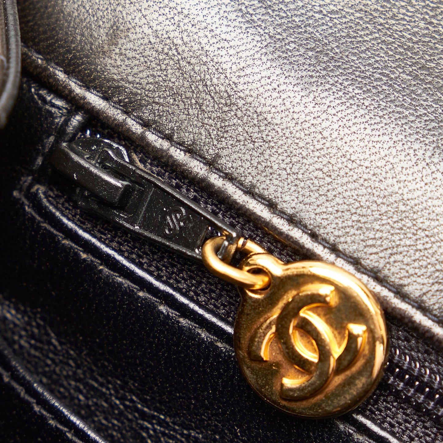 Chanel Jumbo Classic Lambskin Single Flap (SHG-f1GsEa)