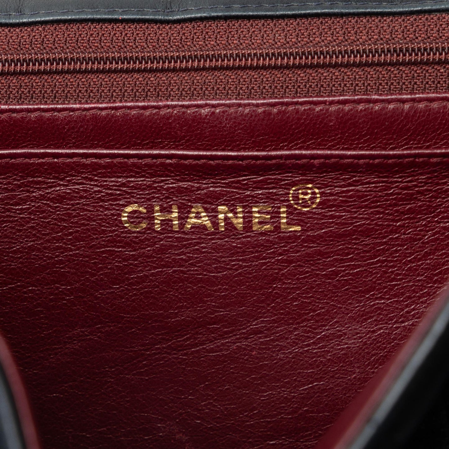 Chanel Jumbo Vertical Quilt Lambskin Single Flap (SHG-NNbZF8)