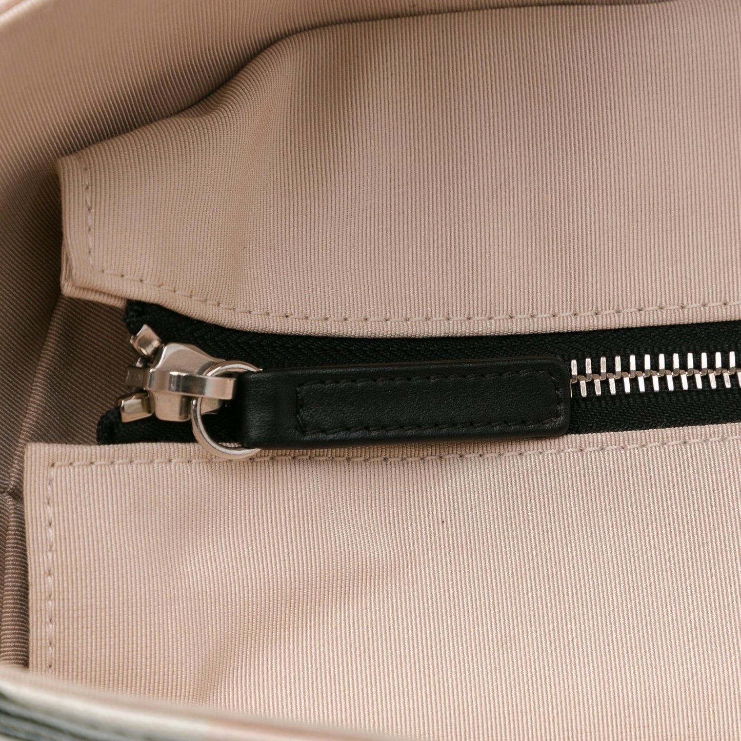 Chanel La Pausa Bay Shopping Tote (SHG-VMMPHk)