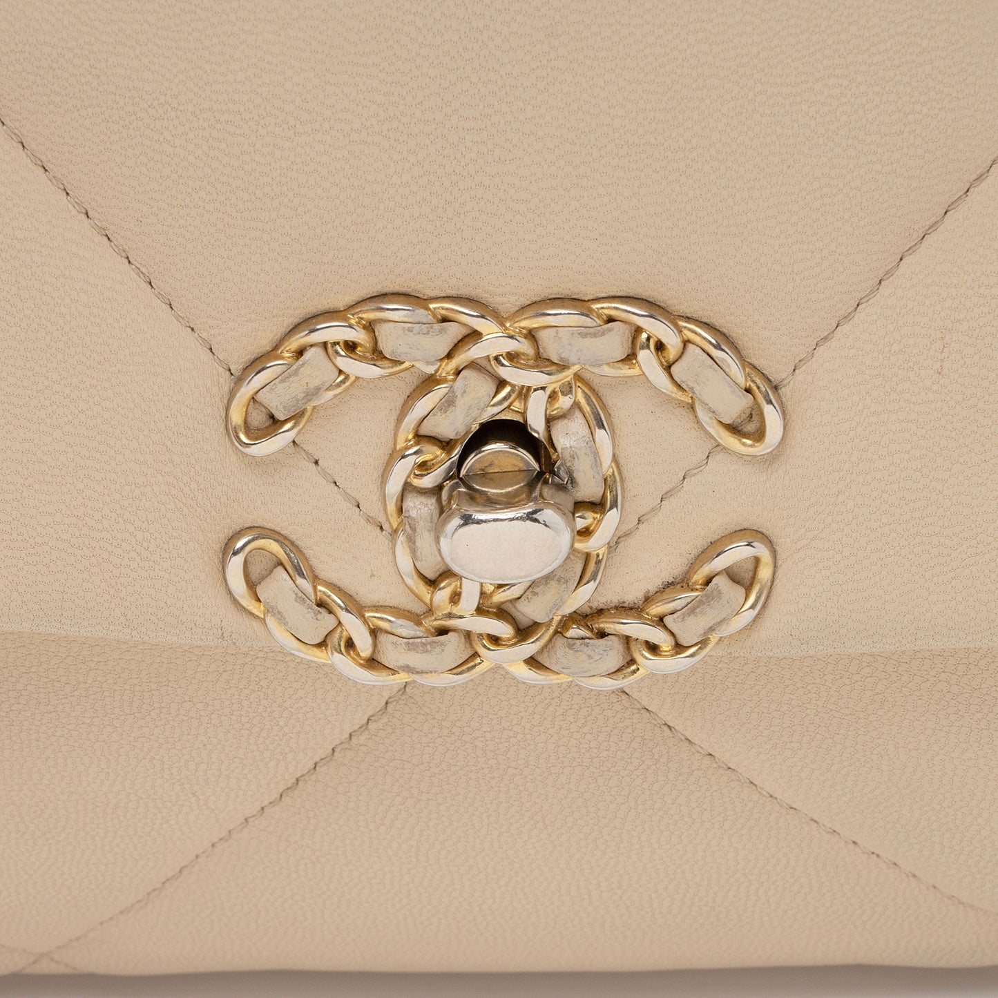 Chanel Lambskin 19 Large Flap Shoulder Bag (SHF-EujpYA)