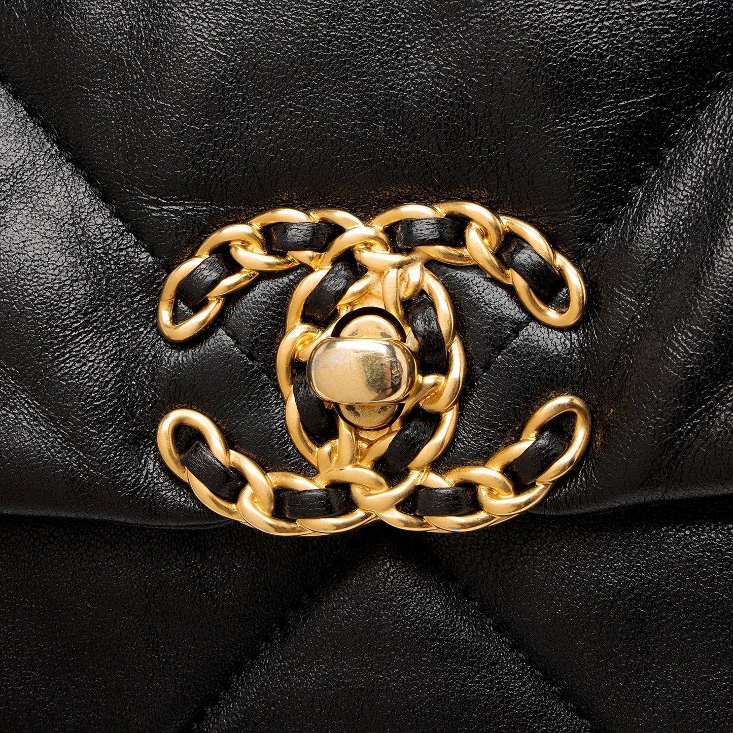 Chanel Lambskin 19 Maxi Flap Shoulder Bag (SHF-uWRj8f)