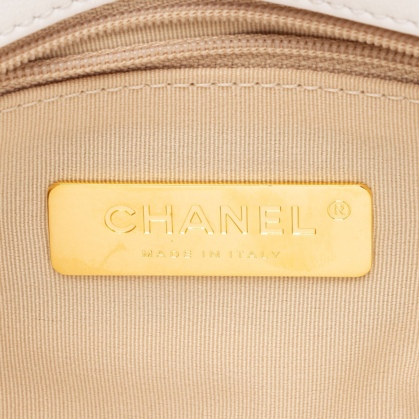 Chanel Lambskin 19 Medium Flap Shoulder Bag (SHF-mCNqcK)