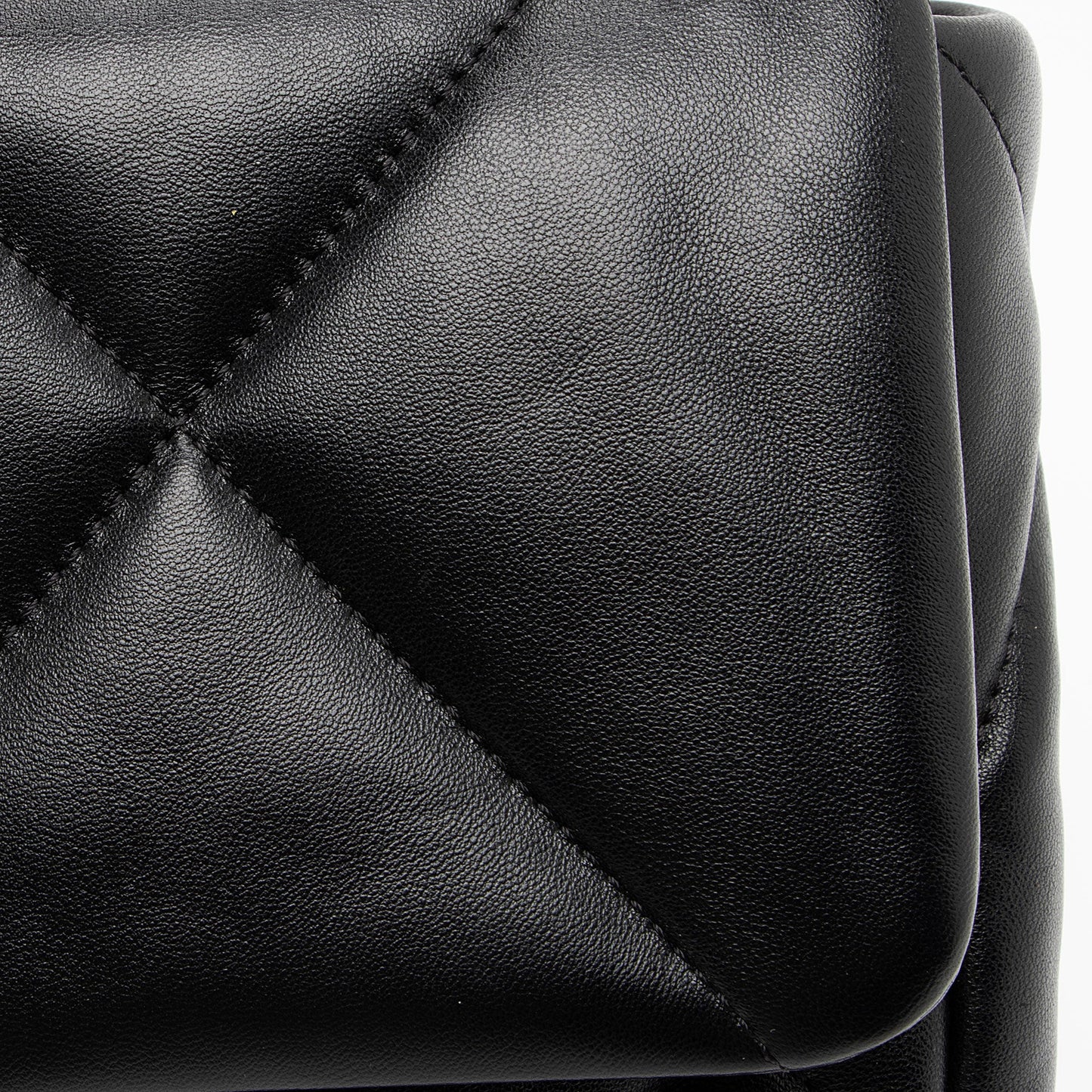 Chanel Lambskin 19 Medium Flap Shoulder Bag (SHF-boGp4i)