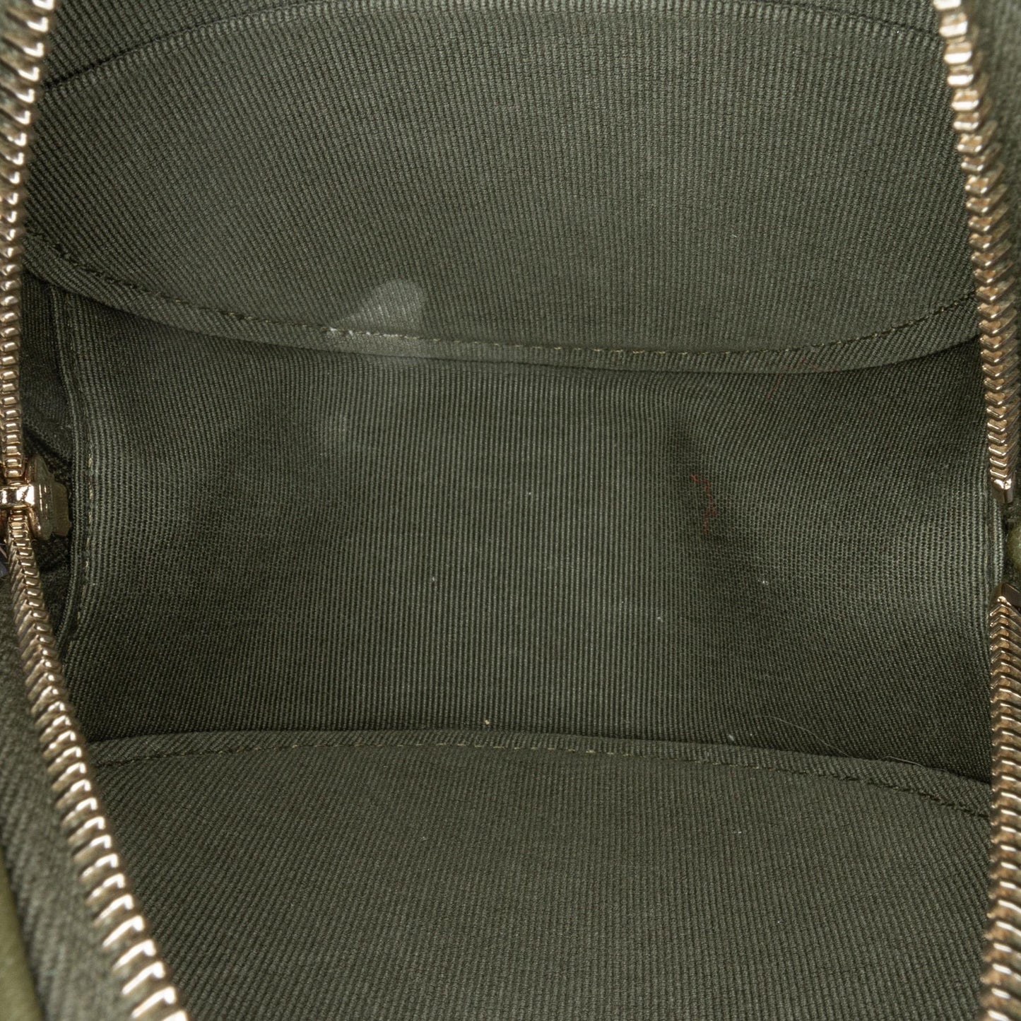 Chanel Lambskin 19 Round Clutch with Chain (SHG-AyshgD)