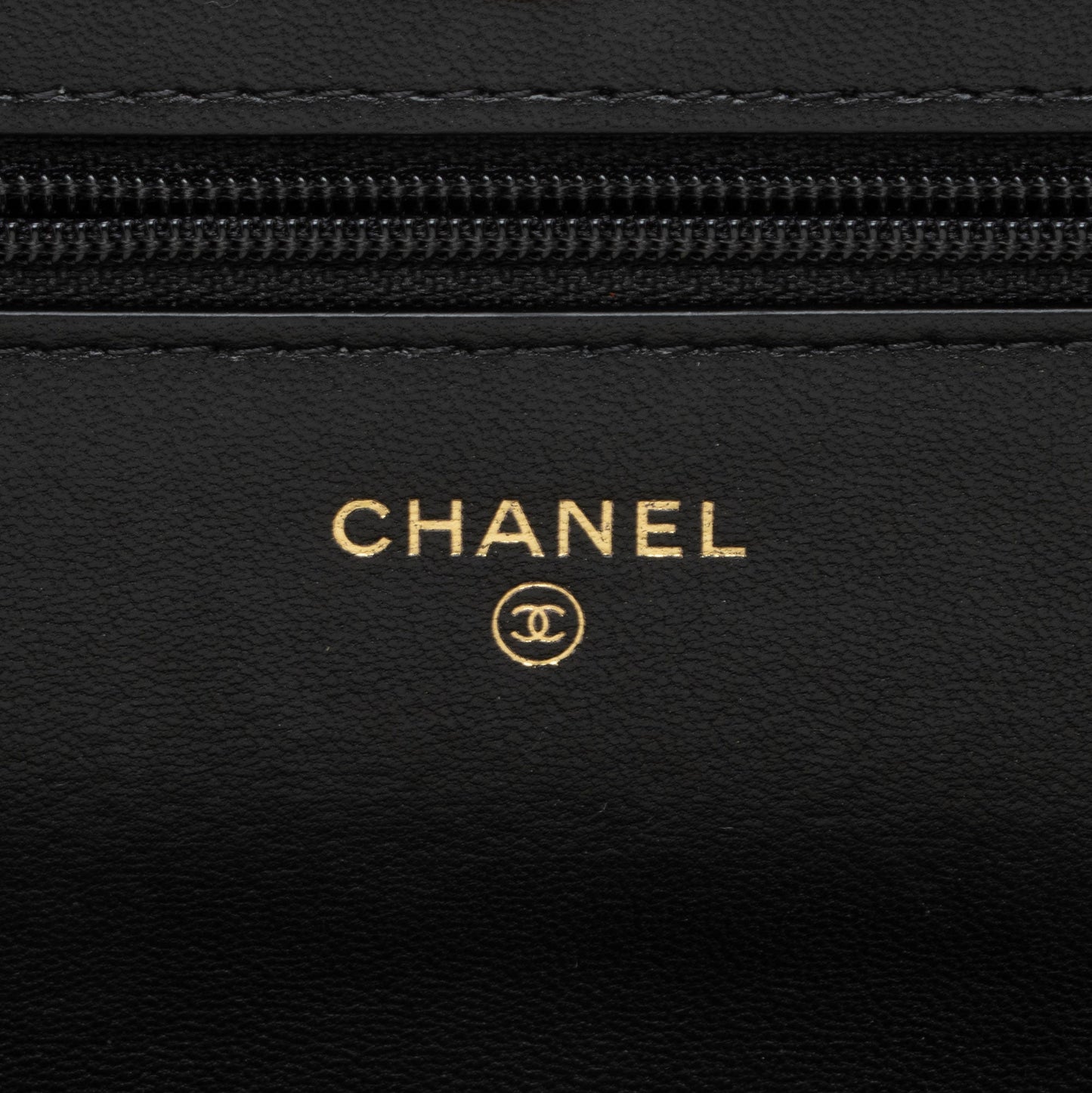 Chanel Lambskin Classic Wallet on Pearl Chain (SHF-UG7p9q)