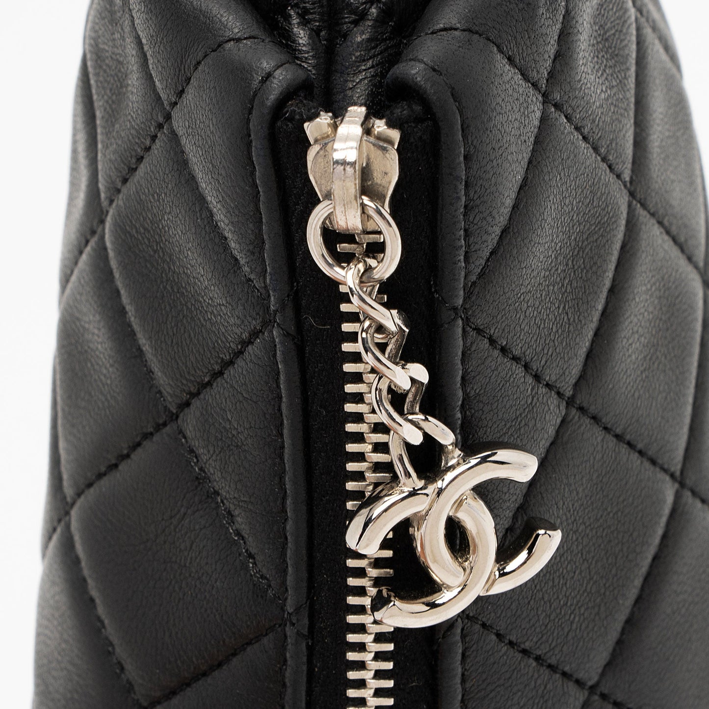 Chanel Lambskin Cosmetic Case (SHF-jmT8wS)