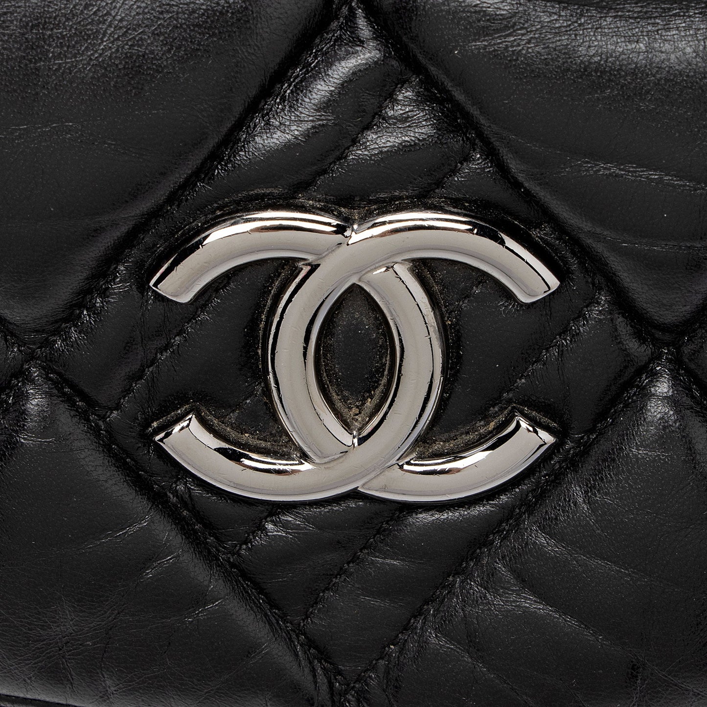 Chanel Lambskin In and Out Maxi Flap Bag (SHF-A4kgjG)