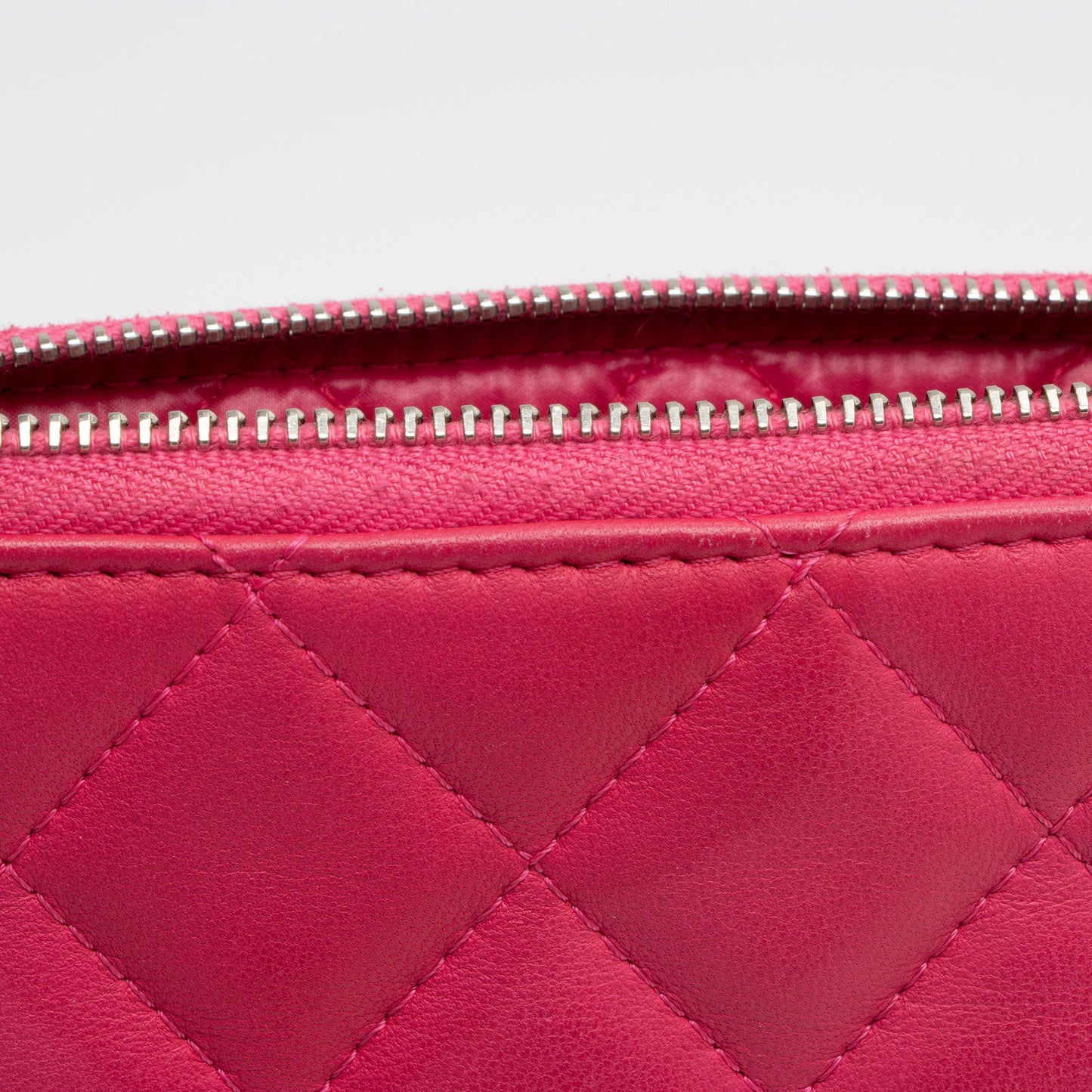 Chanel Lambskin Large O-Case (SHF-tCz0r4)