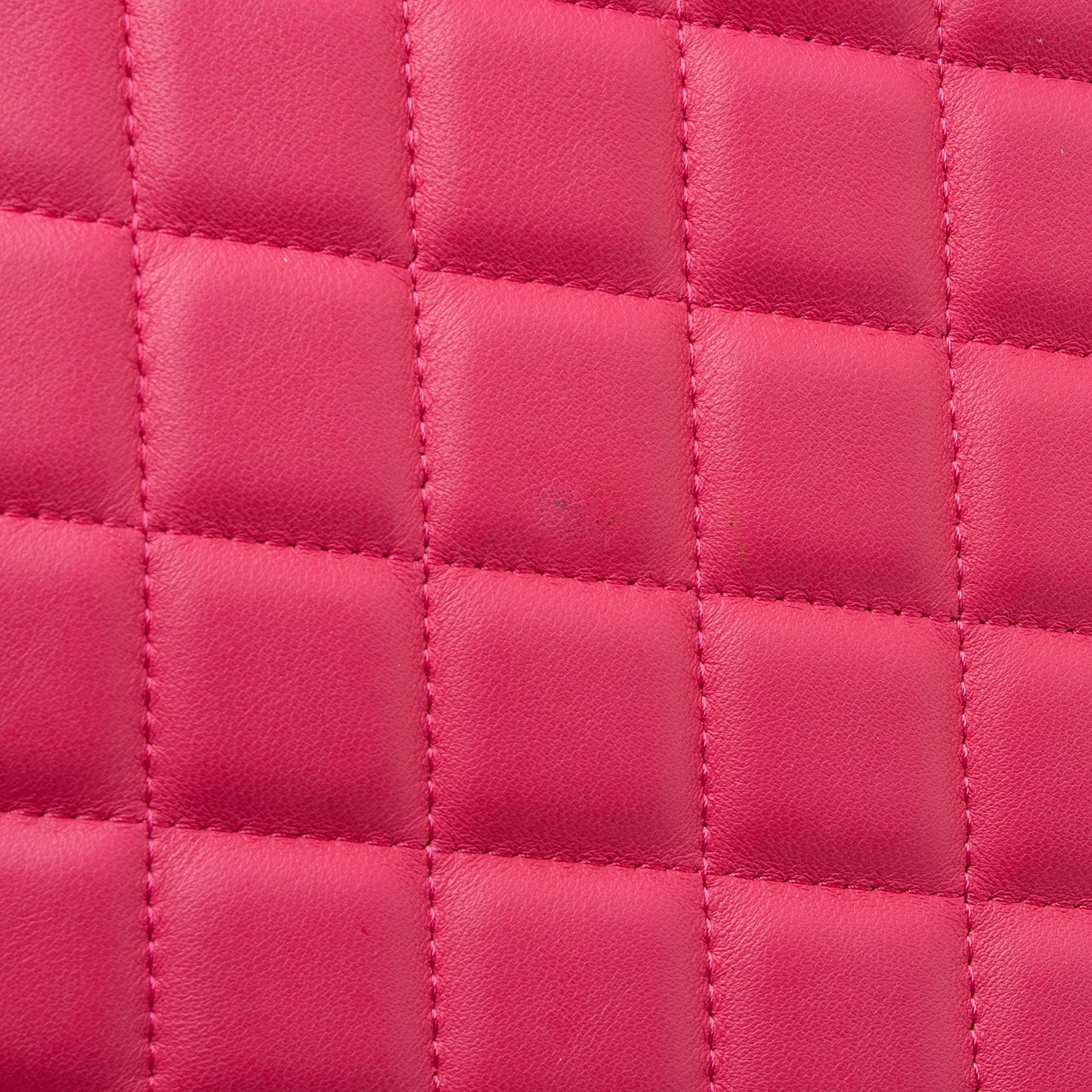 Chanel Lambskin Medium O-Case (SHF-RsJ4rh)