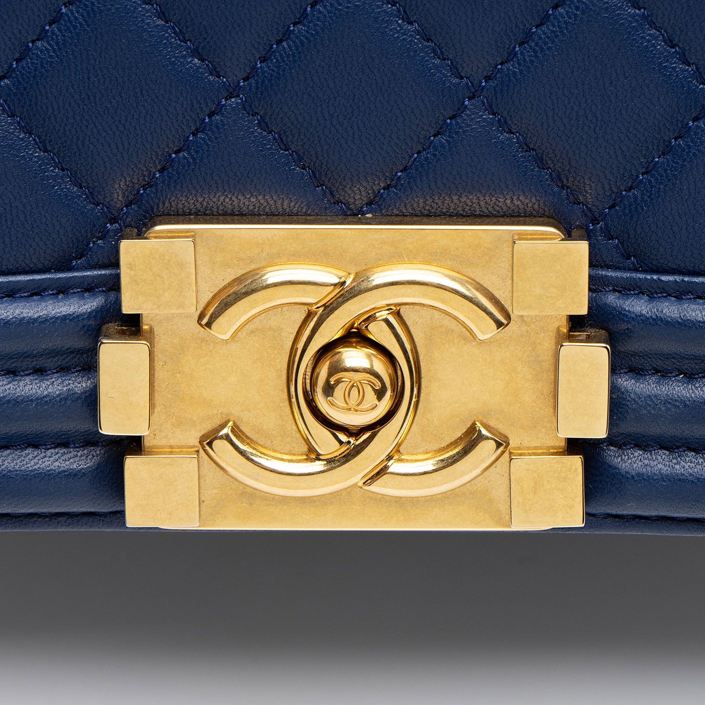 Chanel Lambskin Old Medium Boy Bag (SHF-lx1VjZ)