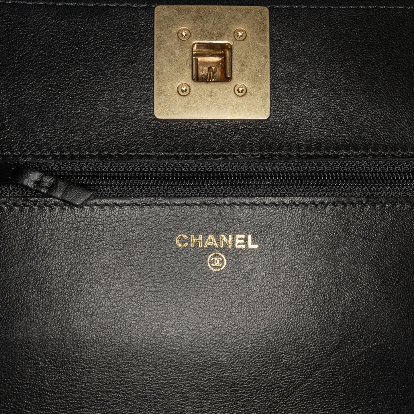 Chanel Lambskin Pyramid Wallet On Chain (SHG-Xyd0cJ)