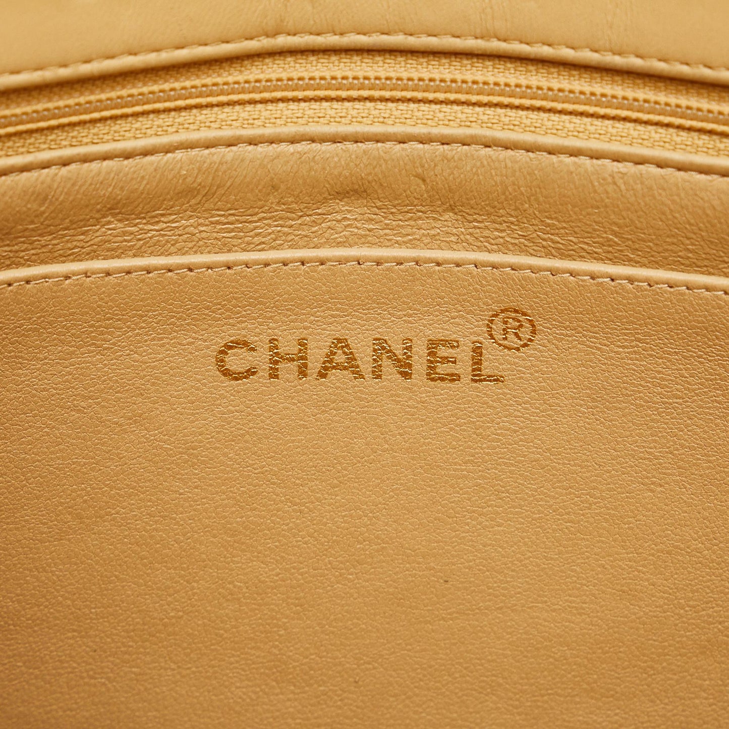 Chanel Lambskin Vertical Border Flap (SHG-oryF3k)