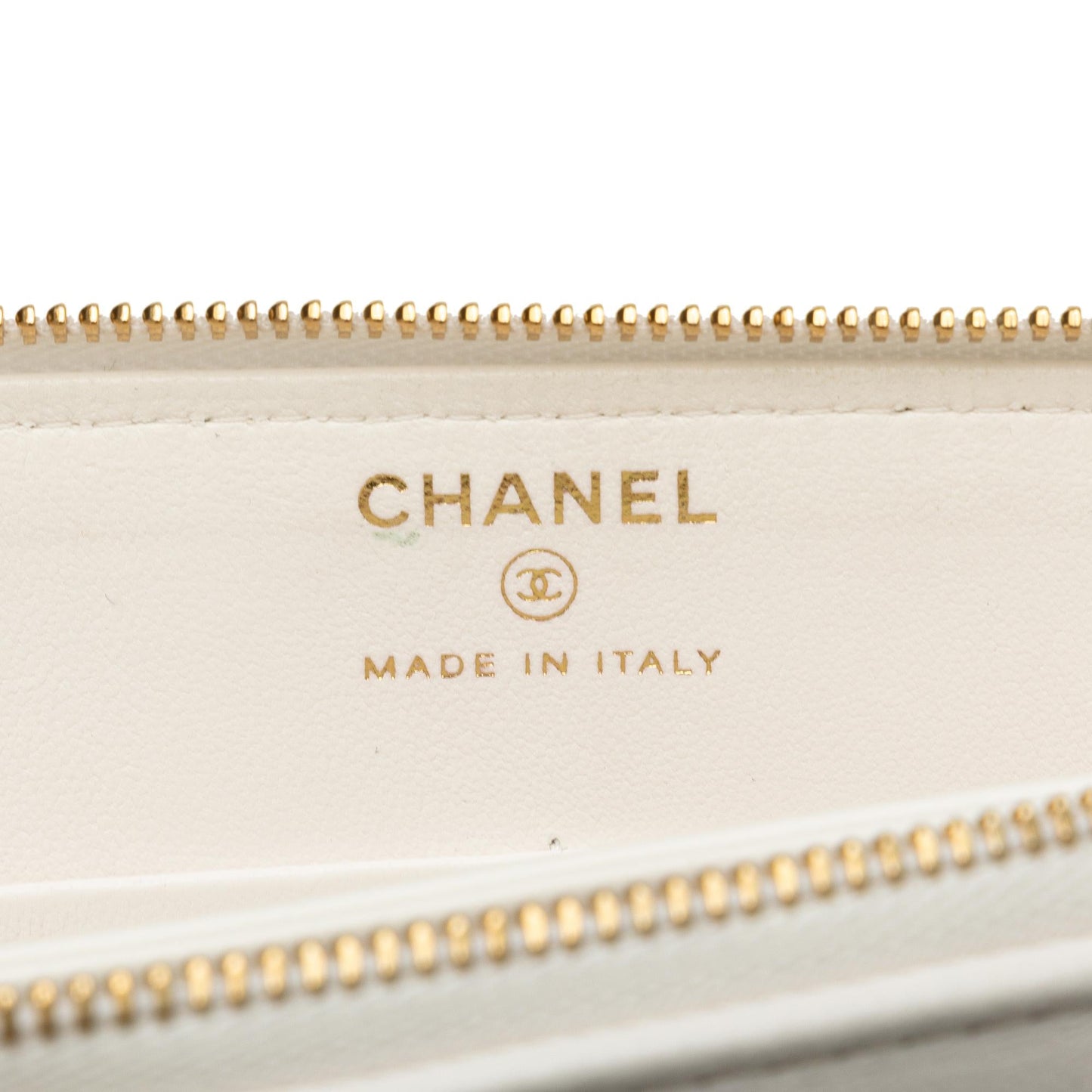 Chanel Lambskin Wave Clutch (SHG-7pqsXs)
