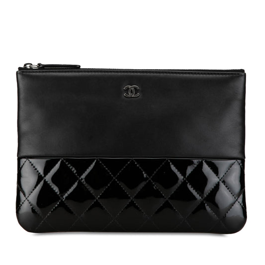 Luxury Chanel Lambskin and Quilted Patent O Case Clutch (SHG-nuBGKM)