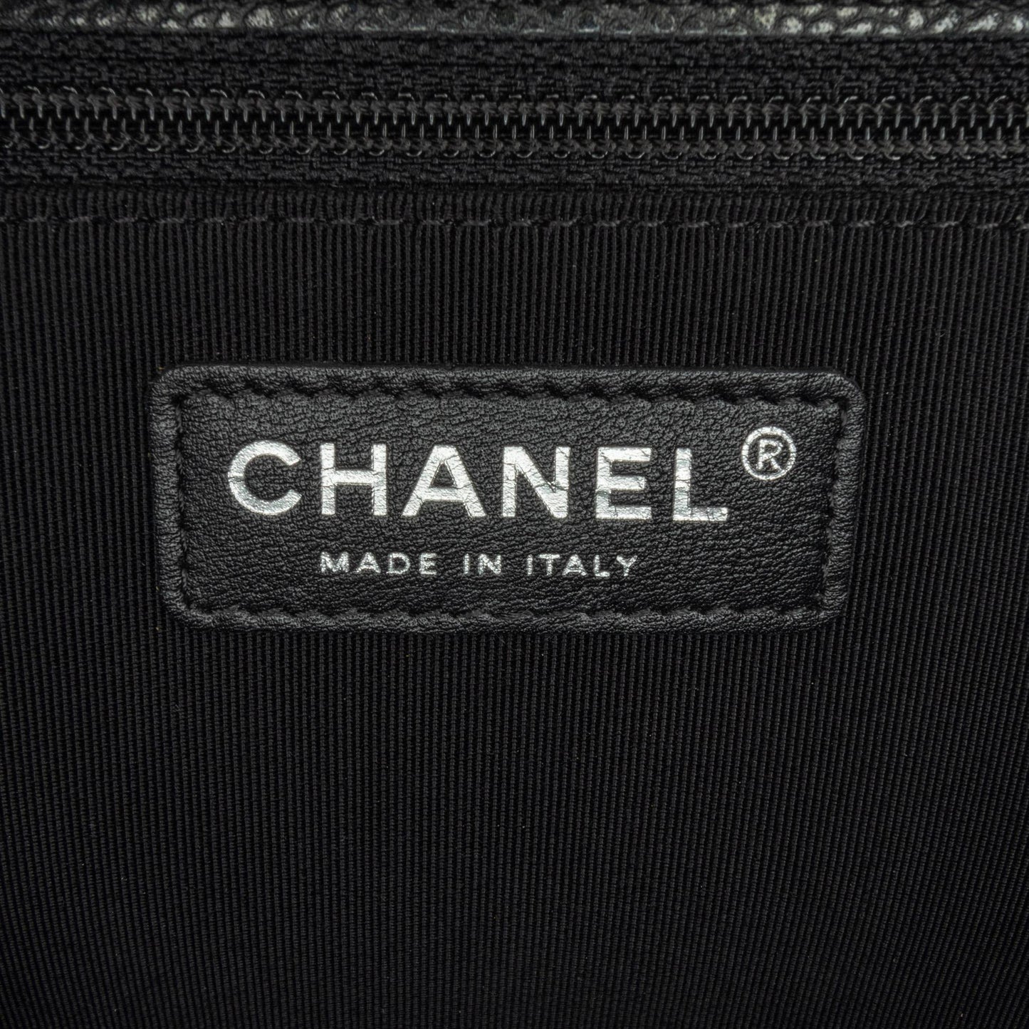 Chanel Large Caviar Flap Shopping Tote (SHG-UY8l1Y)