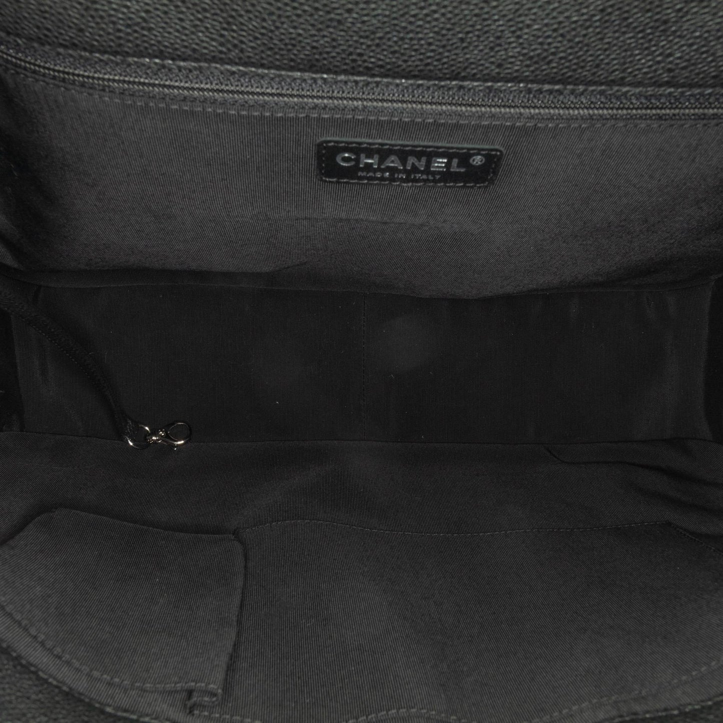 Chanel Large Caviar Flap Shopping Tote (SHG-UY8l1Y)