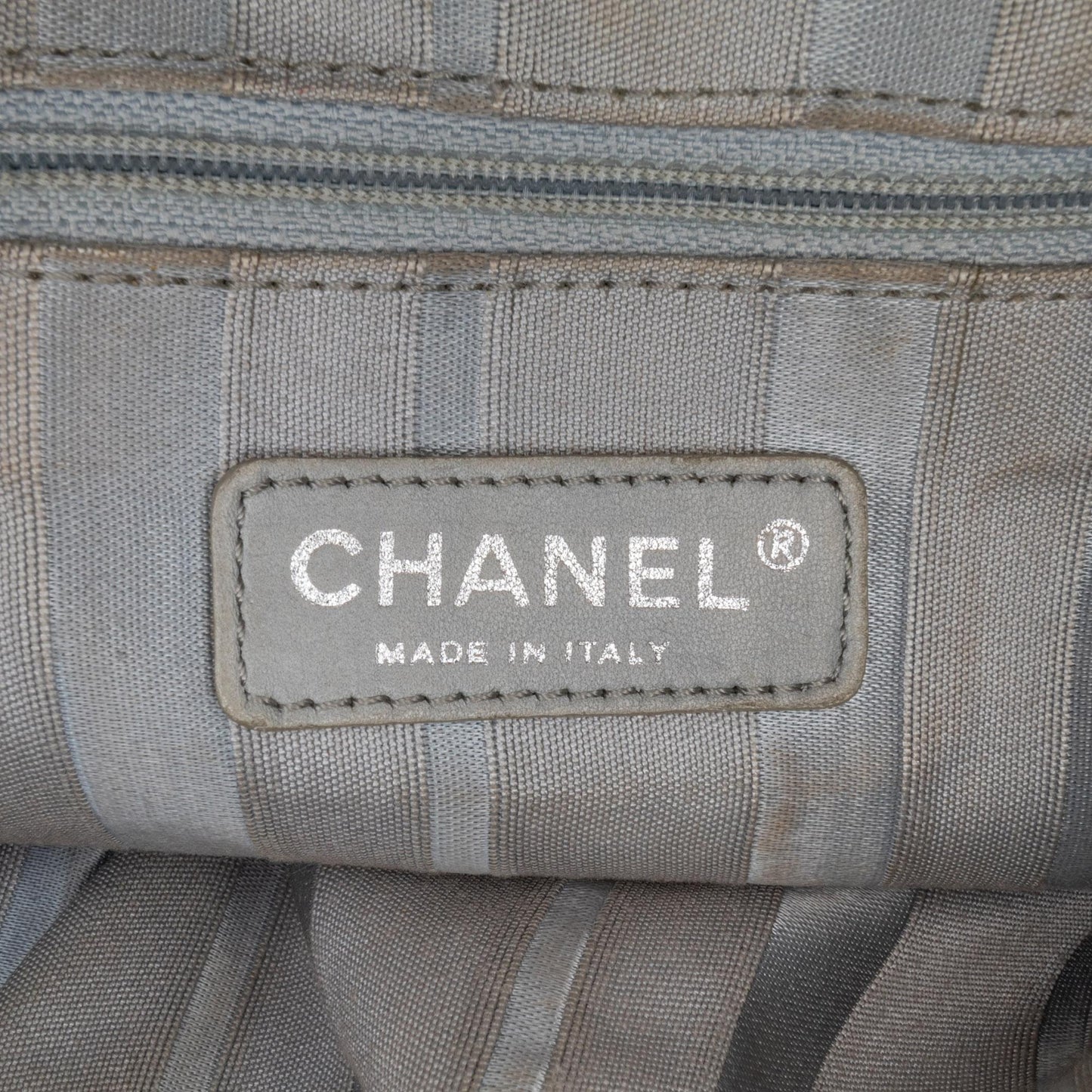 Chanel Large Denim CC Disc Bon Bon Tote (SHG-AAS4iI)