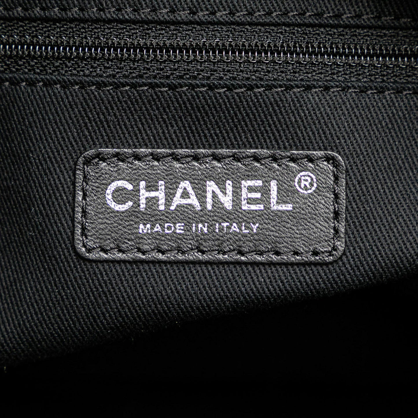 Chanel Large Iridescent Caviar Chic Shopping Tote (SHG-jHn5e8)
