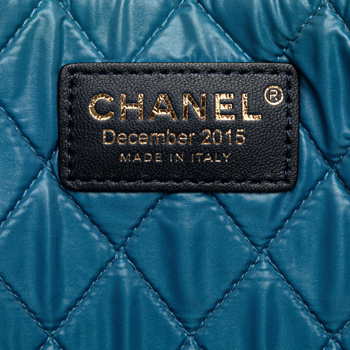 Chanel Large Lambskin Colorblock Patchwork O Case (SHG-sUlH9O)
