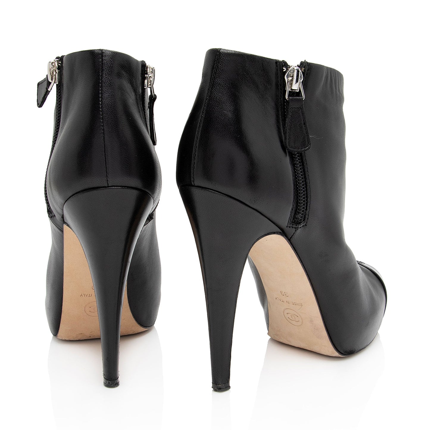 Luxury Chanel Patent Leather CC Cap Toe Booties - Size 9 / 39 (SHF-xN97GM)
