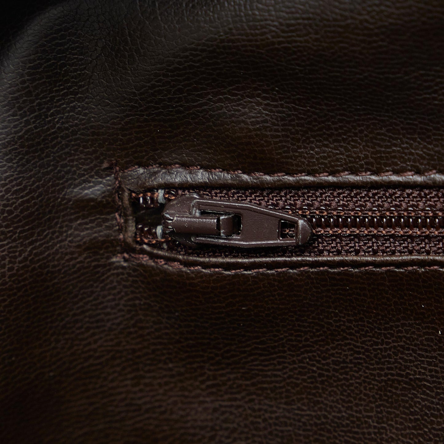 Chanel Leather Pouch (SHG-pa4YMp)