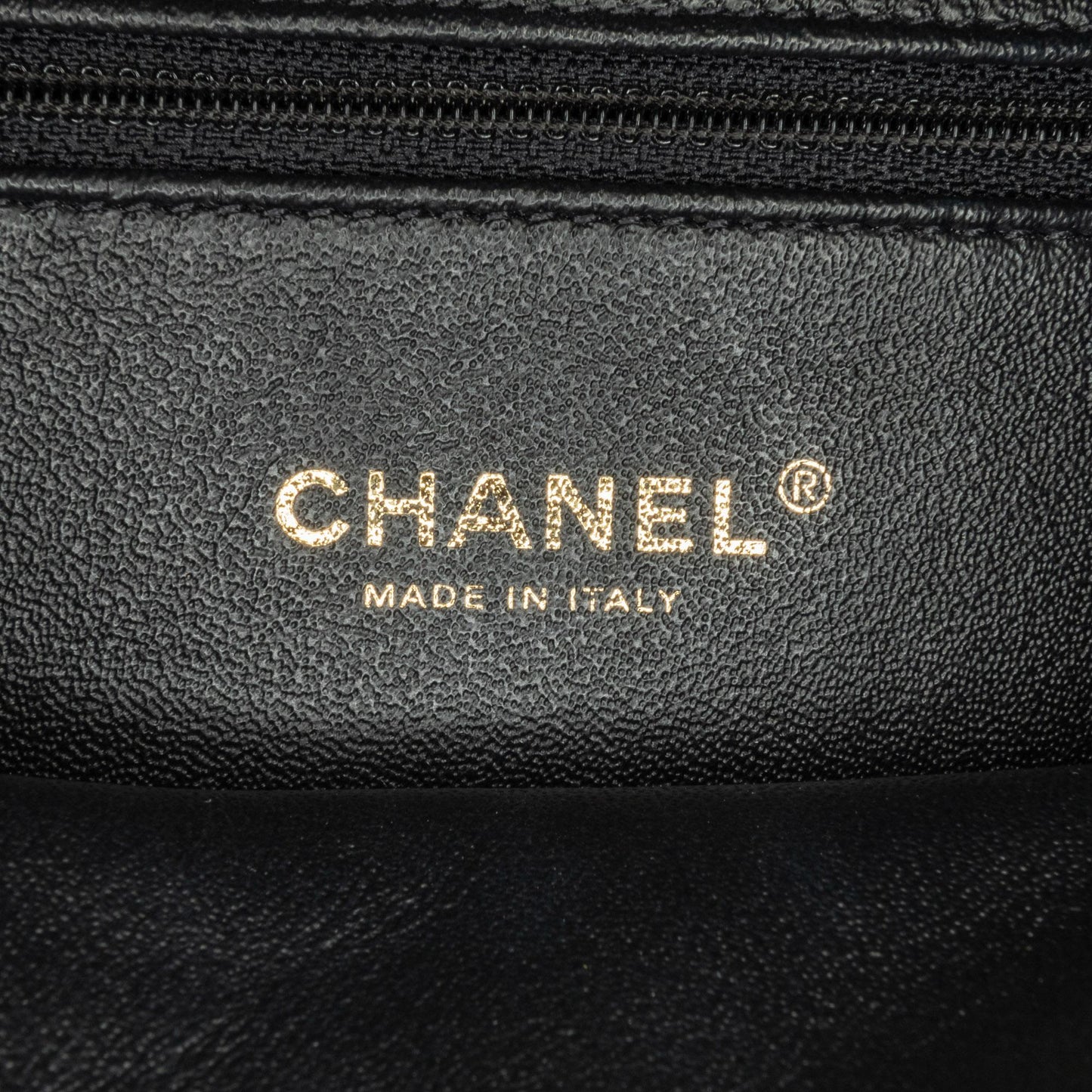 Chanel Medium Bicolor Caviar CC Filigree Vanity Case (SHG-FS85RY)