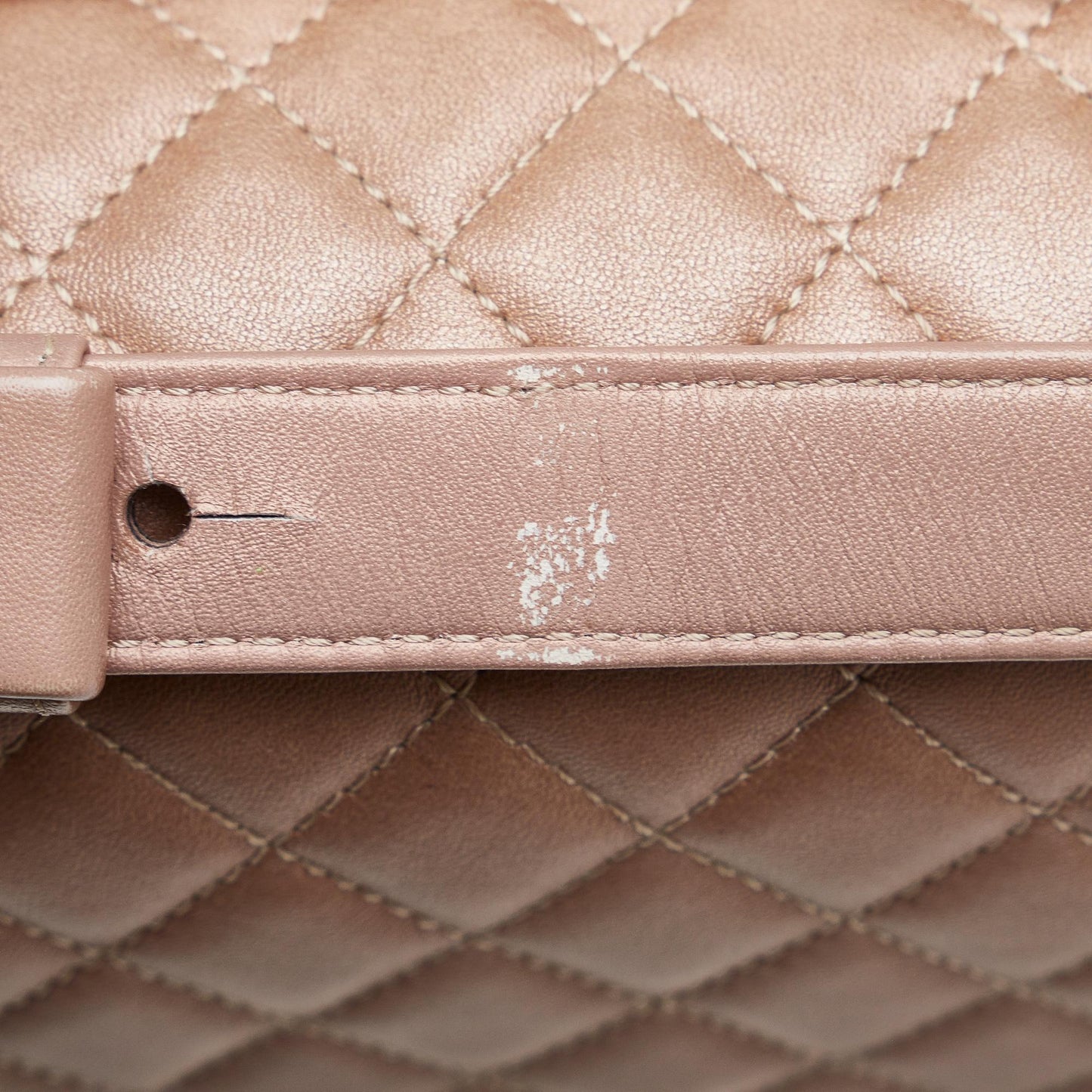 Chanel Medium Boy Flap Bag (SHG-OB0E7i)