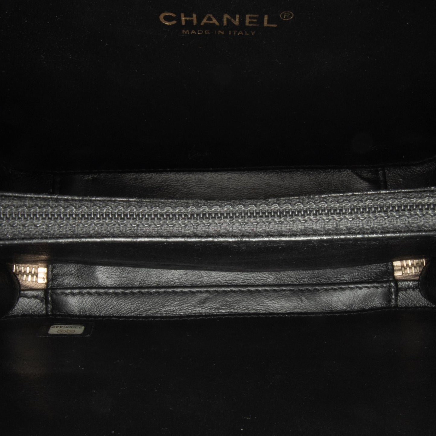 Chanel Medium Caviar CC Filigree Vanity Case (SHG-BTqCcq)