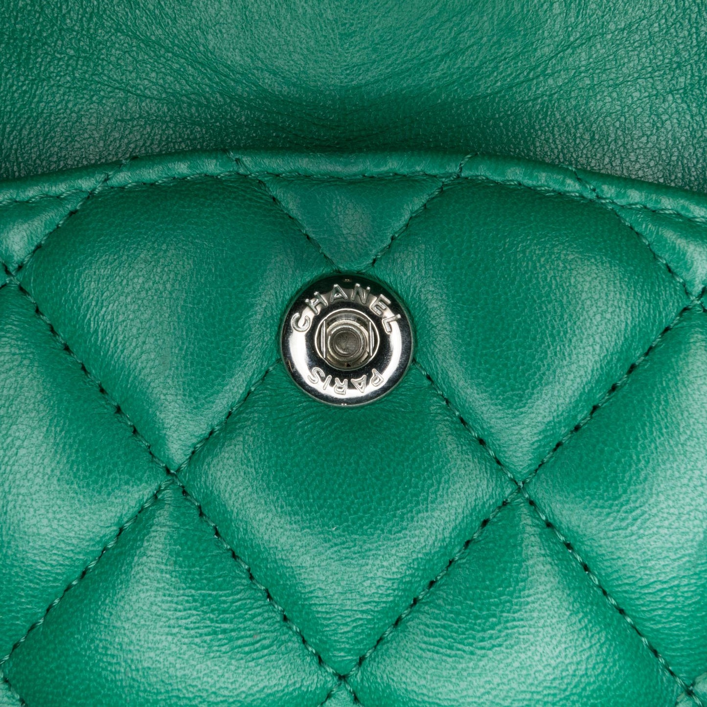 Chanel Medium Classic Lambskin Double Flap (SHG-dUgyW7)