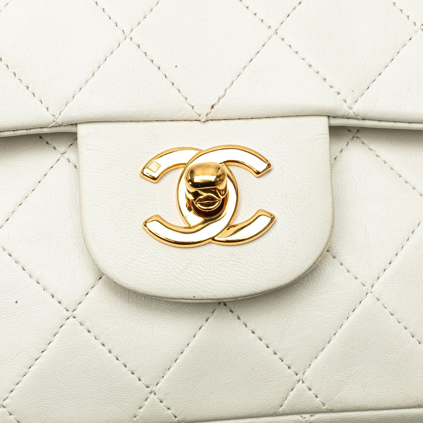 Chanel Medium Classic Lambskin Double Flap (SHG-xjMT3Y)