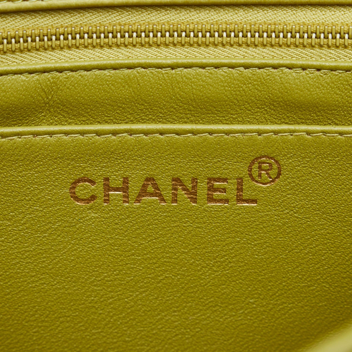 Chanel Medium Classic Lambskin Single Flap (SHG-oaTwdF)