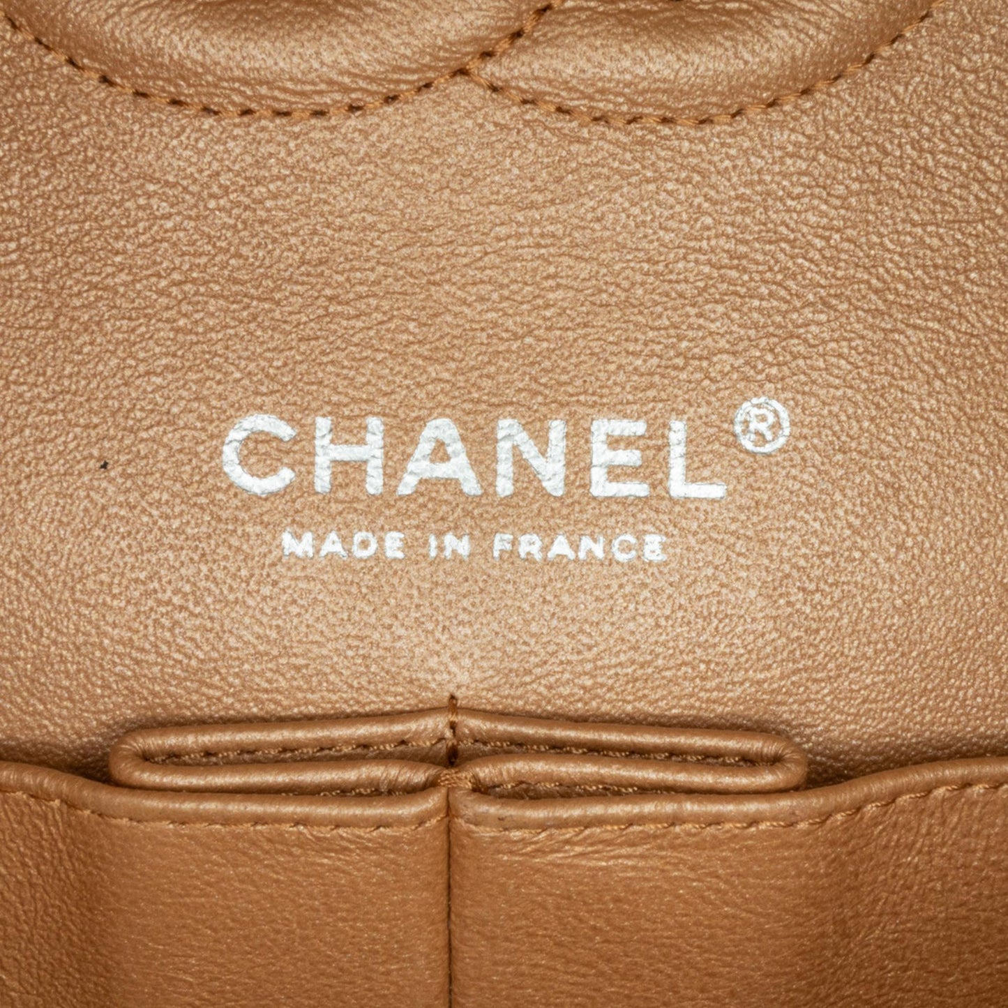 Chanel Medium Classic Metallic Caviar Double Flap (SHG-VjNNbF)